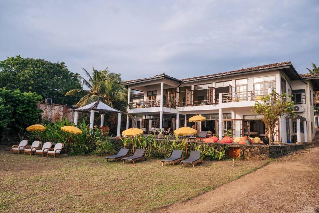 Santi Beach House With Pool & Beach เวลิกามา ภายนอก รูปภาพ