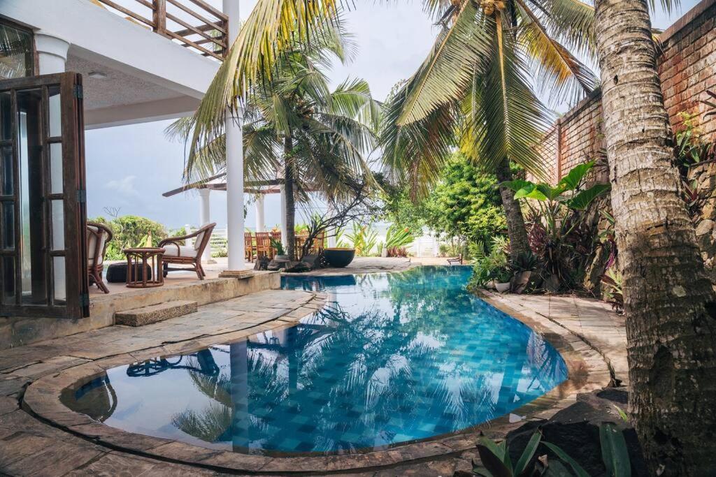 Santi Beach House With Pool & Beach เวลิกามา ภายนอก รูปภาพ