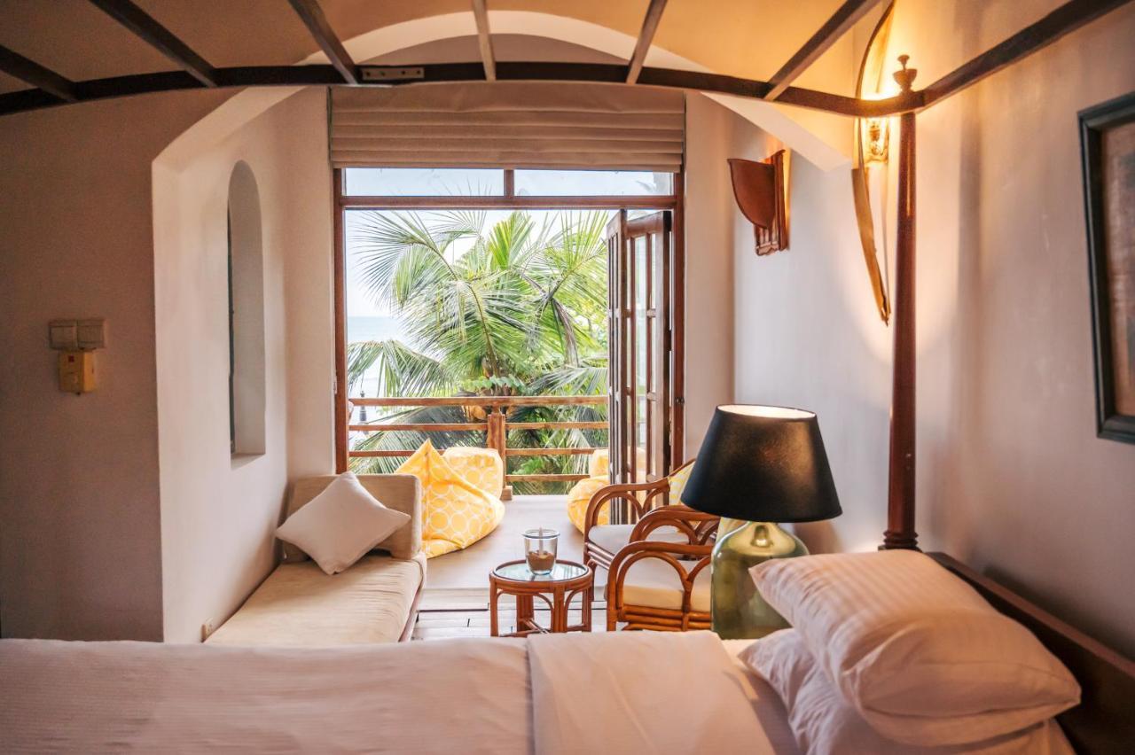 Santi Beach House With Pool & Beach เวลิกามา ภายนอก รูปภาพ