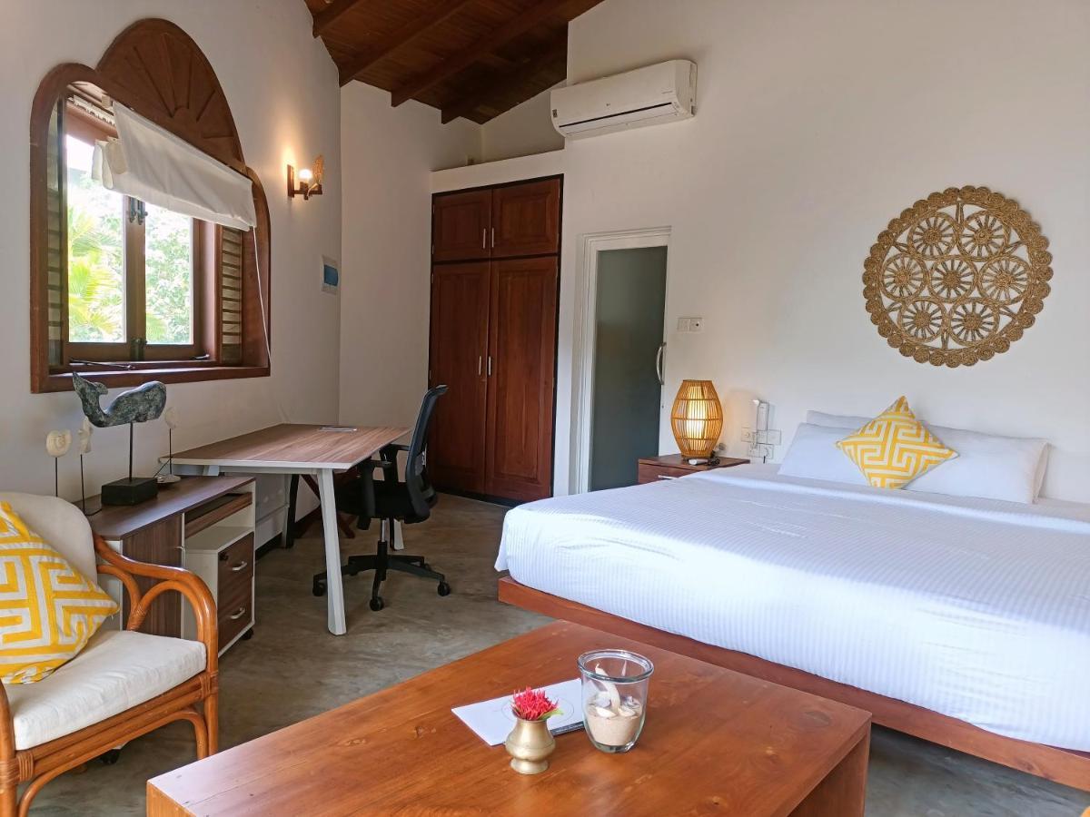 Santi Beach House With Pool & Beach เวลิกามา ภายนอก รูปภาพ