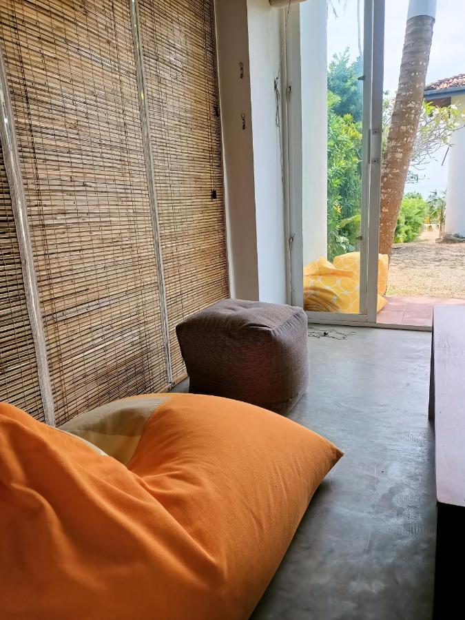 Santi Beach House With Pool & Beach เวลิกามา ภายนอก รูปภาพ